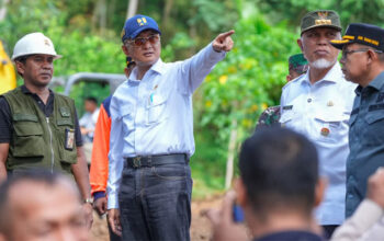 Menteri PU bersama Gubernur Mahyeldi Tinjau Normalisasi Batang Tompo dan Lokasi Sekolah Rakyat di Tanah Datar