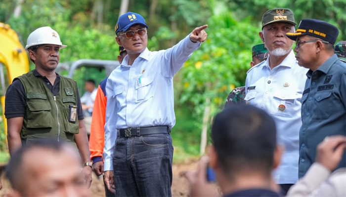 Menteri PU bersama Gubernur Mahyeldi Tinjau Normalisasi Batang Tompo dan Lokasi Sekolah Rakyat di Tanah Datar