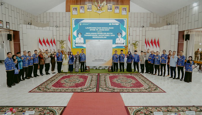 Pemkab Solsel bersama DPRD, Polres, Kejari, Kodim 03/09 dan elemen terkait lainnya menandatangani Pakta Integritas penerimaan SPMB tahun 2026