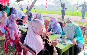 Warga Serbu Pemeriksaan Kesehatan Gratis di Penutupan TMMD Reguler ke-128 Kodim Purbalingga