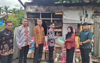 Pemkab Dharmasraya dan Baznas Salurkan Bantuan Korban Kebakaran Simpang Pogang Pulau Punjung