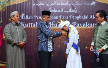 Wakil Wali Kota Elzadaswarman, hadiri haflah penghargaan para penghafal Al-Qur’an Kuttab Al-Huffazh Payakumbuh di Aula SMAN 2