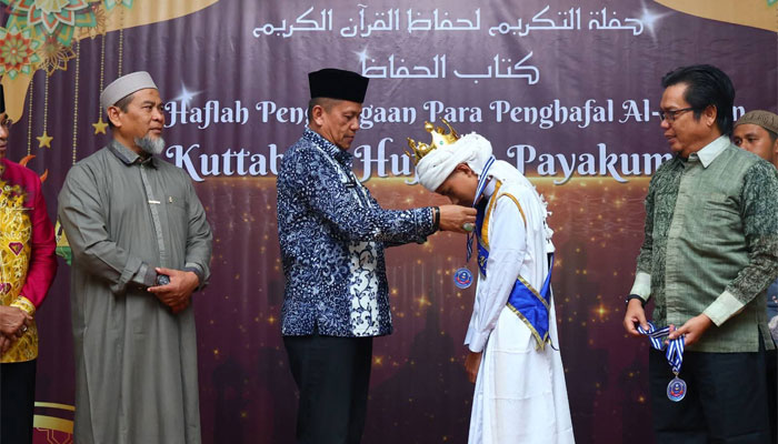 Wawako Elzadaswarman Hadiri Haflah Penghargaan Para Tahfiz di SMAN 2 Kota Payakumbuh