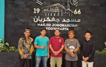 Pengurus Masjid Al Hidayah bersama Kepala Desa Taratak Boncah Sawahlunto Studi Tiru ke Masjid Jogokariyan Jogyakarta