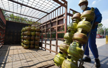 Libur Panjang Kenaikan Yesus Kristus, Pertamina Patra Niaga Regional Sumbagut Pastikan Penyaluran LPG 3 Kg Tetap Optimal 4 Petugas Pertamina Patra Niaga Regional Sumbagut dalam penyaluran LPG 3 Kg