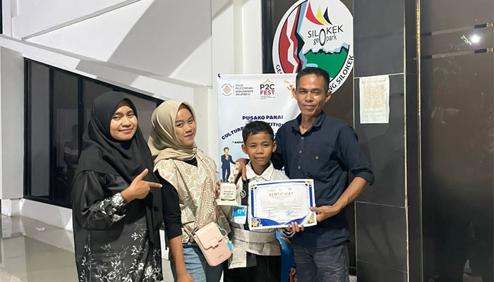 Raif Anaqie, bocah berbakat asal Jorong Kototuo, Nagari Lubuktarok, Kecamatan Lubuktarok, siap mewakili Sijunjung dan Sumatera Barat pada ajang internasional Asian Ethnic Got Talent 2026 di Jakarta pada 26–28 Juni 2026 mendatang