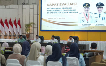Pemkab Solok Selatan Dorong SPPG Penuhi Standar Program MBG, Terutama SLHS 8 Rapat Evaluasi Pelaksanaan Program MBG di Kabupaten Solok Selatan bagi sppg
