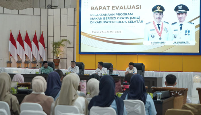 Pemkab Solok Selatan Dorong SPPG Penuhi Standar Program MBG, Terutama SLHS 1 Rapat Evaluasi Pelaksanaan Program MBG di Kabupaten Solok Selatan bagi sppg