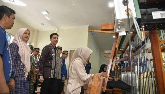 Walikota Sawahlunto Resmikan Operasional Sentra Tenun Songket Silungkang, Bantuan DAK Kementerian Perindustrian