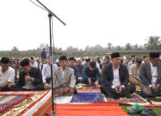Bupati dan Wabup Sijunjung Kompak Salat Idul Adha di Lapangan M Yamin Muaro 9 Salat Idul Adha di Lapangan M Yamin Muaro, Kabupaten Sijunjung