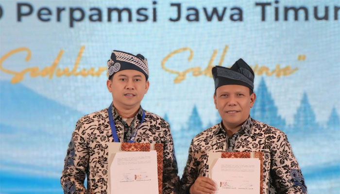 Direktur Utama Perumda Tirta Kanjuruhan Kabupaten Malang, Samsul Hadi, menyampaikan ucapan selamat kepada Direktur Utama Perumda Air Minum Tugu Tirta Kota Malang, Priyo Sudibyo, yang terpilih sebagai Ketua PD PERPAMSI Jawa Timur periode 2026-2030