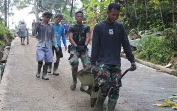 Semangat Muda Satgas TMMD ke-128 Hidupkan Suasana Pembangunan di Desa Krangean
