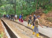 Satgas TMMD ke-128 Kebut Cor Jalan Krangean