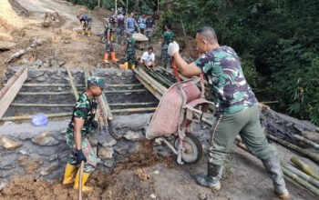 Satgas TMMD ke-128 bersama Warga Berpacu Wujudkan Jembatan Desa Krangean 8 Satgas TMMD ke-128 bersama Warga Berpacu Wujudkan Jembatan Desa Krangean