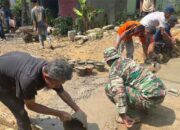 Satgas TMMD ke-128 dan Warga kompak kerjakan rabat beton jalan penghubung Desa Krangean