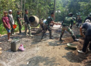 Tetesan Keringat Satgas TMMD ke-128 dan Warga Krangean demi Wujudkan Jalan Desa Impian 9 Satgas TMMD ke-128 dan Warga Krangean demi Wujudkan Jalan Desa Impian