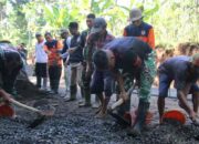 Meski Hari Minggu, Satgas TMMD ke-128 dan Warga Tetap Menyatu dalam Pembangunan Jalan di Krangean