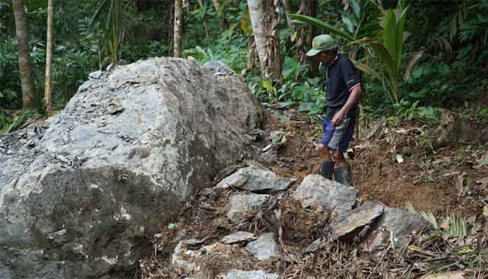 Sutardi Sulap Batu Kali Jadi Material Kokoh Penopang Jembatan TMMD ke-128