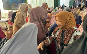 Pelepasan Wisuda Yayasan Shirothul Fuqoha’, Wakil Bupati Malang Tekankan Pentingnya Akhlak dan Tradisi Pesantren 3 Wakil Bupati Malang, Lathifah Shohib dalam Pelepasan Wisuda Yayasan Shirothul Fuqoha’ Desa Sepanjang, Kecamatan Gondanglegi. (f/ist)