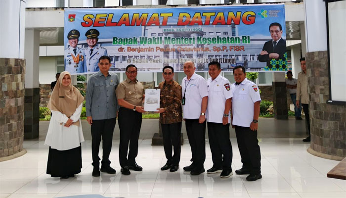 Wamenkes, Benjamin Paulus Octavianus Kunjungi Sejumlah Rumah Sakit di Bukittinggi
