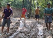Warga Desa Krangean berangkat membantu TMMD ke-128
