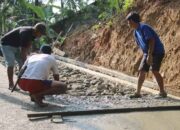 Warga Desa Krangean Jaga Kualitas Jalan TMMD ke-128