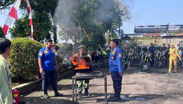 Kegiatan TMMD ke-128 Non Fisik Ajarkan Warga Krangean Sigap Padamkan Api Sejak Dini