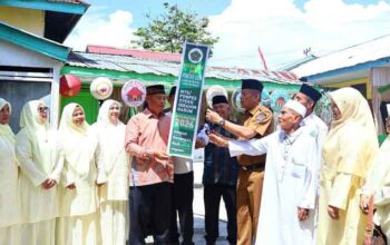 Wawako Elzadaswarman Tegaskan Dukungan Pemko Payakumbuh untuk Program Tahfiz 3 Wakil Wali Kota Payakumbuh, Elzadaswarman menghadiri acara Wisuda Tahfiz dan Pelepasan Santri Kelas IX MTs Pondok Pesantren Syekh Ibrahim Harum, Kelurahan Tiakar, Kecamatan Payakumbuh Timur