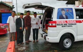 Anggota DPRD Bukittinggi Yerry Amiruddin Berikan Bantuan Ambulans untuk Masjid Jami' Tigo Baleh