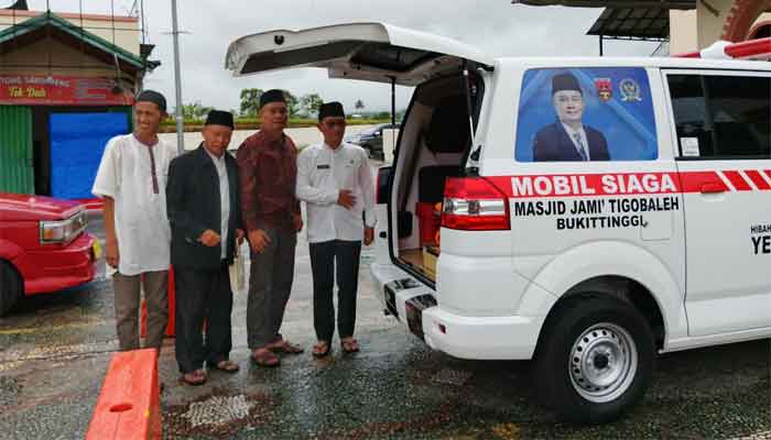 Anggota DPRD Bukittinggi Yerry Amiruddin Berikan Bantuan Ambulans untuk Masjid Jami' Tigo Baleh