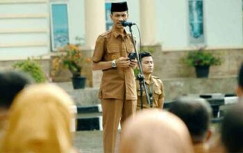 Wabup Yulian Efi memipin Apel Gabungan ASN di Lingkungan Pemerintah Kabupaten Solok Selatan