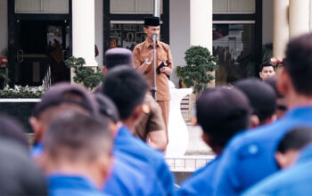 Pimpin Apel Gabungan ASN, Wabup Solok Selatan Minta Matangkan Persiapan Idul Adha 7 Wabup Solok Selatan, Yulian Efi pimpin Apel Gabungan ASN