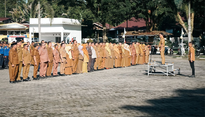 Pimpin Apel Gabungan ASN, Begini Pesan Bupati Solok Selatan Khairunas 1 Bupati H. Khairunas memimpin Apel Gabungan ASN Pemkab Solok Selatan
