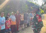 Ibu-Ibu Turun Langsung Bersihkan Lingkungan dan Masjid dalam TMMD ke-128 di Desa Krangean