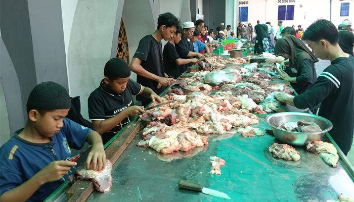 pengolahan daging kurban di Masjid Agung Al Hikmah Tanjungpinang