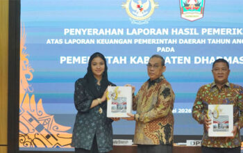 Langkah Pasti Annisa Menuju Kesempurnaan, Dharmasraya Raih Opini WTP Murni 3 Bupati Dharmasraya, Annisa Suci Ramadhani terima Opini WTP dari BPK Perwakilan Sumbar