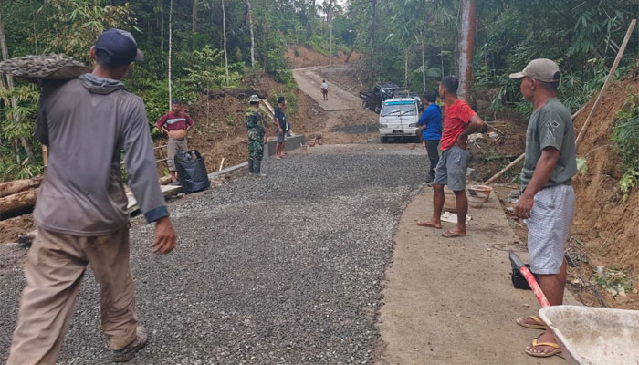 Fisik Jalan Kian Nyata, Warga Desa Krangean Sambut Harapan Lewat TMMD ke-128 Kodim Purbalingga 1 Jalan Desa Krangean dibangun lewat TMMD ke-128 Kodim Purbalingga