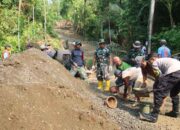 Gotong Royong Lintas Instansi Percepat Pembangunan Jalan TMMD ke-128 di Krangean