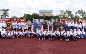 Pemerintah Kabupaten Bintan menggelar upacara peringatan Hari Pendidikan Nasional (Hardiknas) Tahun 2026 di Halaman Kantor Bupati