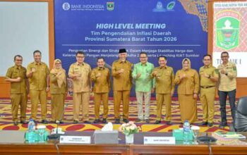 Tren Positif, Ekonomi Sumbar Tumbuh 5,02 Persen 5 Gubernur Sumbar, Mahyeldi membuka High Level Meeting (HLM) Tim Pengendalian Inflasi Daerah (TPID) Triwulan II, ekonomi sumbar tumbuh 5,02 persen