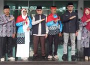 Wawako Ibnu Asis bersama 2 JCH Bukittinggi Kloter 14 yang bertolak ke Embarkasi Padang