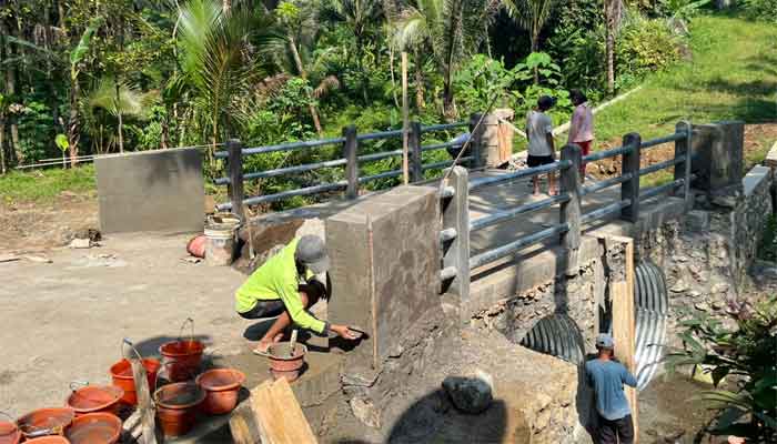 Jembatan Garuda TMMD ke-128 Penghubung Baru Krangean dan Ponjen Mulai Dilewati Warga