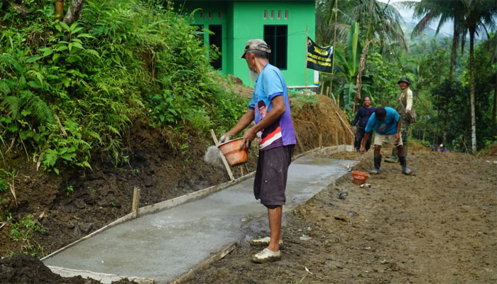 TMMD ke-128 Tumbuhkan Semangat dan Kekompakan Warga Desa Krangean 1 TMMD ke-128 Tumbuhkan Semangat dan Kekompakan Warga Desa Krangean