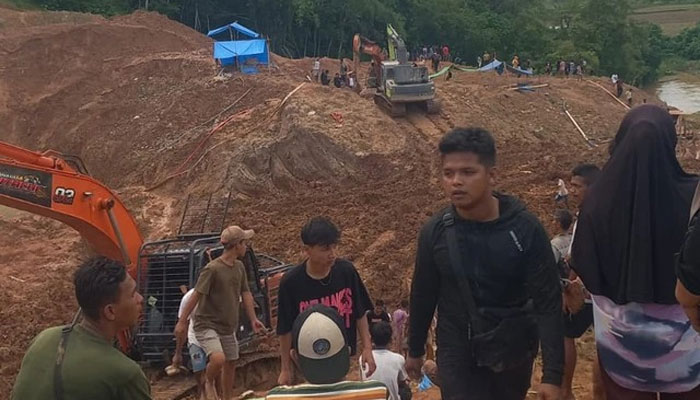Longsor tambang emas ilegal di Sintuak, Jorong Koto Guguak, Kecamatan Koto VII, Kabupaten Sijunjung, Sumatera Barat