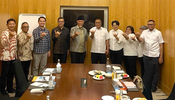 Gubernur Sumbar, Mahyeldi Ansharullah melakukan pertemuan dengan Menteri Lingkungan Hidup Mohammad Jumhur Hidayat