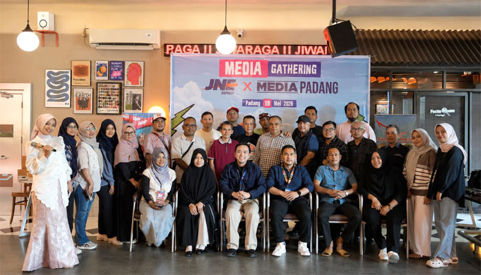 Perluas Pasar Produk Khas Sumbar, JNE Gandeng Ummi Aufa Hakim dan Awak Media Kota Padang 1 Media Gathering JNE Express bersama insan pers Kota Padang di Cafe Jiwa Raga