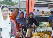 Meski Diguyur Hujan, Pasar Murah Pemkab Dharmasraya di Koto Baru Tetap Diserbu Kaum Ibu 9 Pasar Murah Pemkab Dharmasraya di Koto Baru
