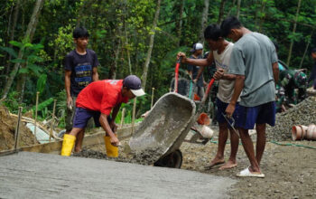 Akhir Pekan Produktif, Satgas TMMD ke-128 bersama Warga Kebut Pembangunan Infrastruktur