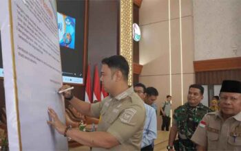 Bupati Sijunjung, Benny Dwifa Yuswir tandatangani Pakta Integritas SPMB