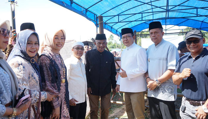 Penyembelihan hewan kurban Bantuan Kemasyarakatan (Banmas) Presiden Republik Indonesia, Prabowo Subianto, di Masjid Al-Mutawahidah, Kelurahan Ompang Tanah Sirah, Kecamatan Payakumbuh Utara